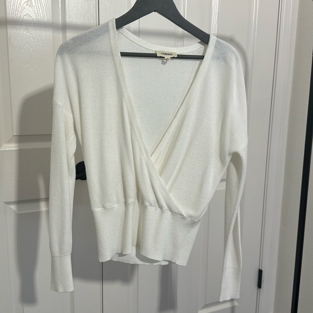 ￼L’agence cross top